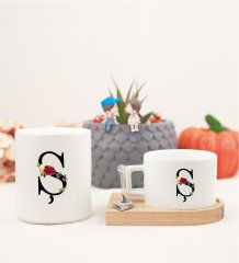 Ş Harfi Çiçek Desenli Ahşap Altlıklı Fincan ve Kumbara