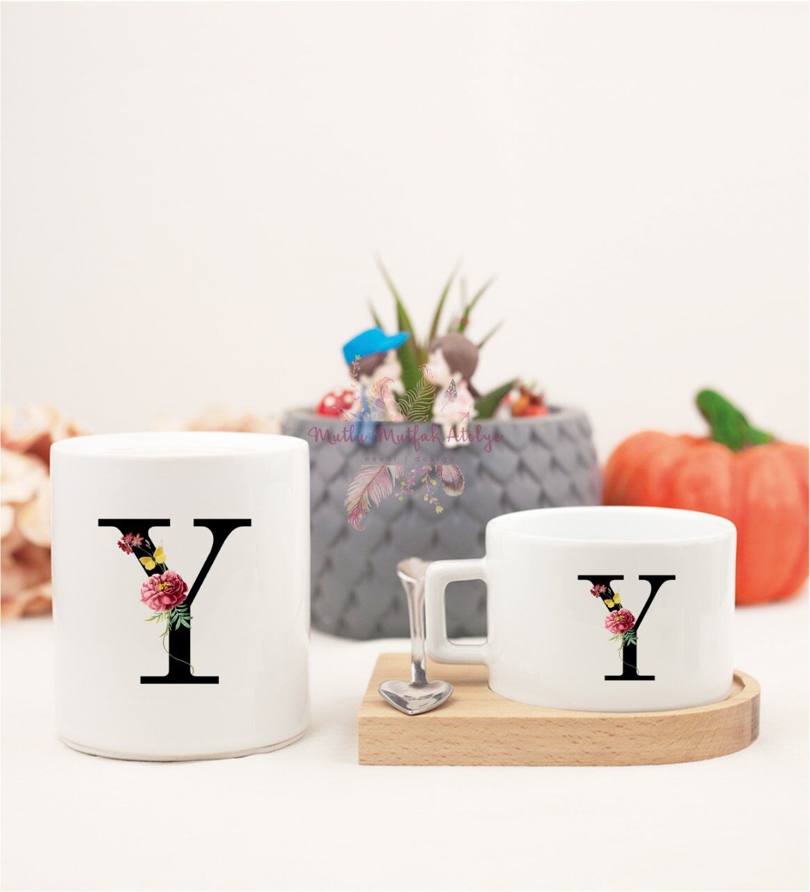 Y Harfi Çiçek Desenli Ahşap Altlıklı Fincan ve Kumbara