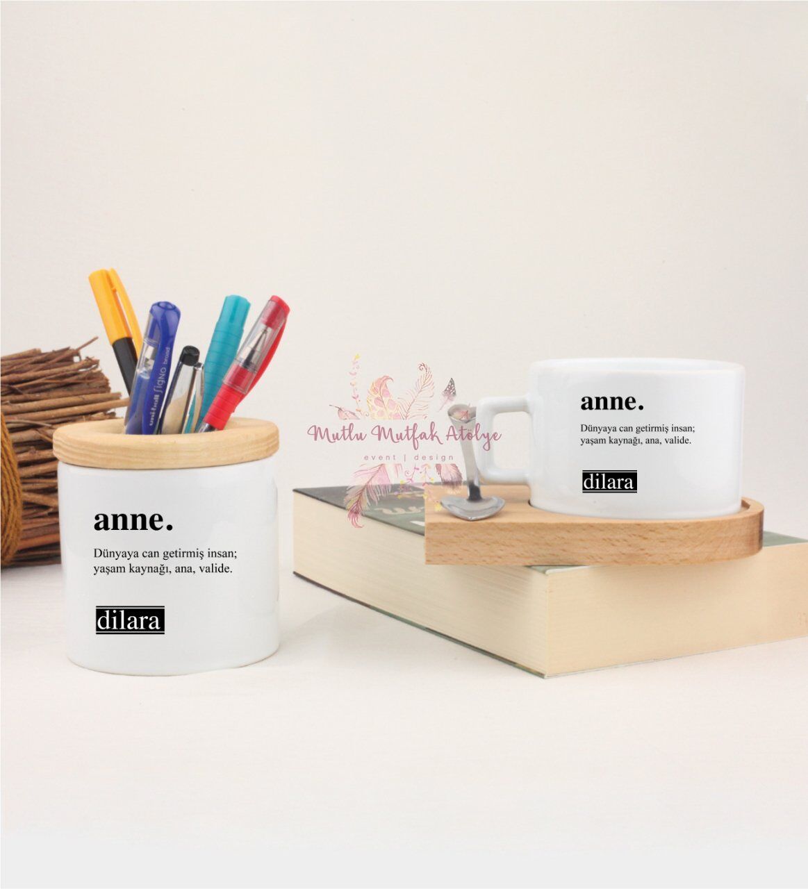 Kişiye Özel Anneler Günü Kalemlik ve Ahşap Altlıklı Fincan
