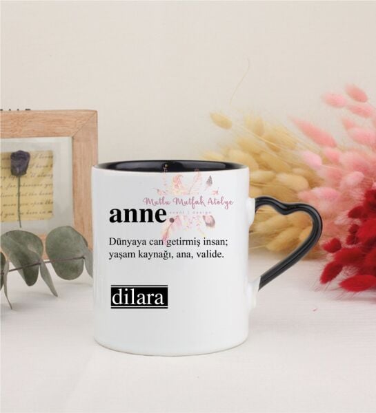Kişiye Özel Anneler Günü Siyah Kalpli Kupa Bardak
