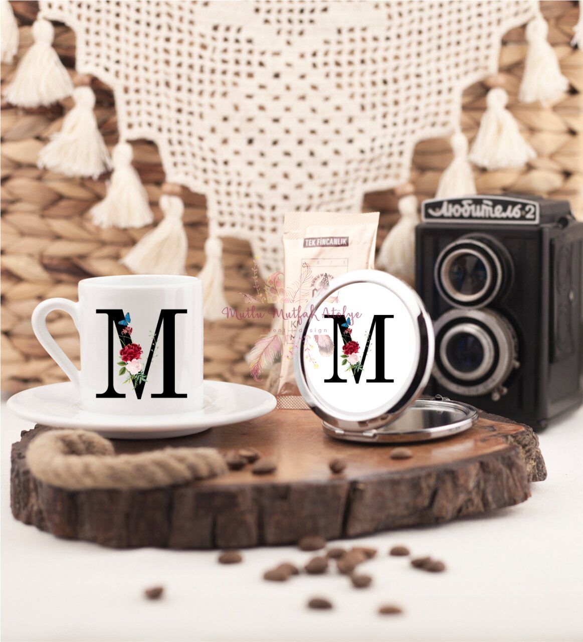 M Harfi Çiçek Desenli Aynalı Kahve Fincanı