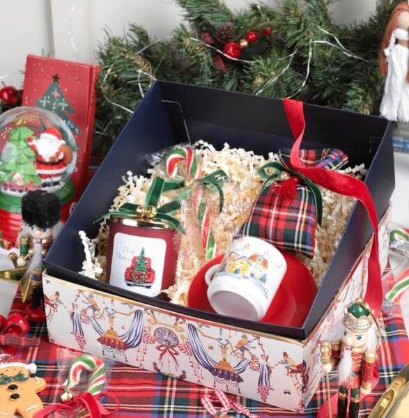 YILBAŞI HEDİYE KUTUSU