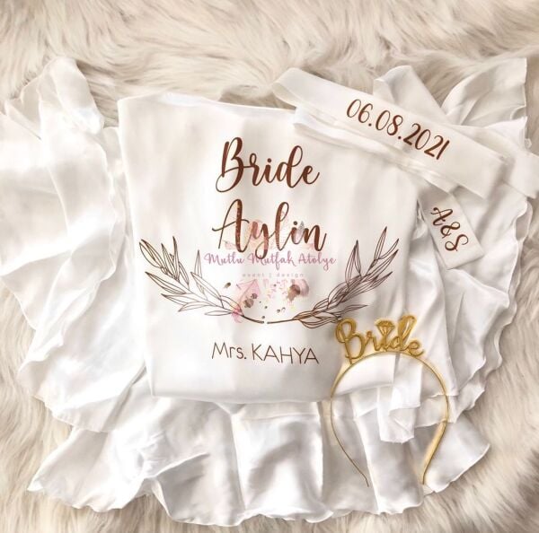 Volanlı İsimli Baskılı Sabahlık ve Bride Taç Set