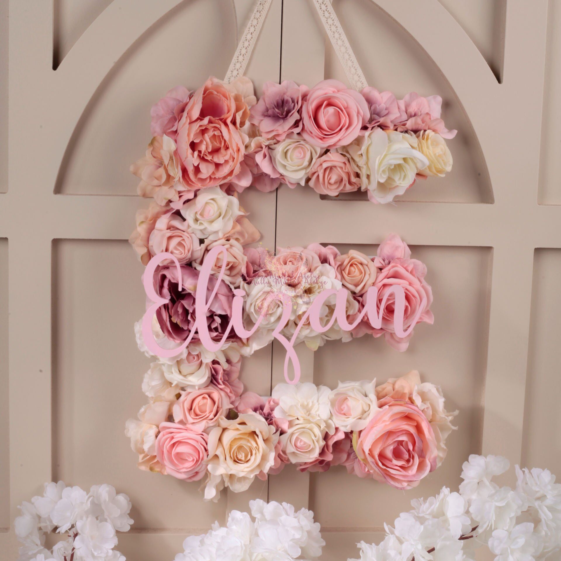 Yeni Doğan Bebek İçin Harfli Çiçekli İsimli Kapı Süsü