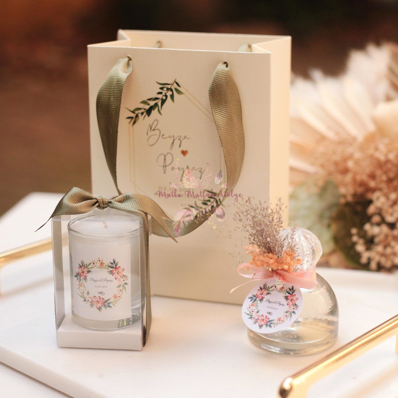 Hediyelik Kokulu Mum Karton Çanta Seti ve Kolonya