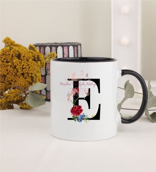 E Harfi Çiçek Desenli Siyah Kupa Bardak