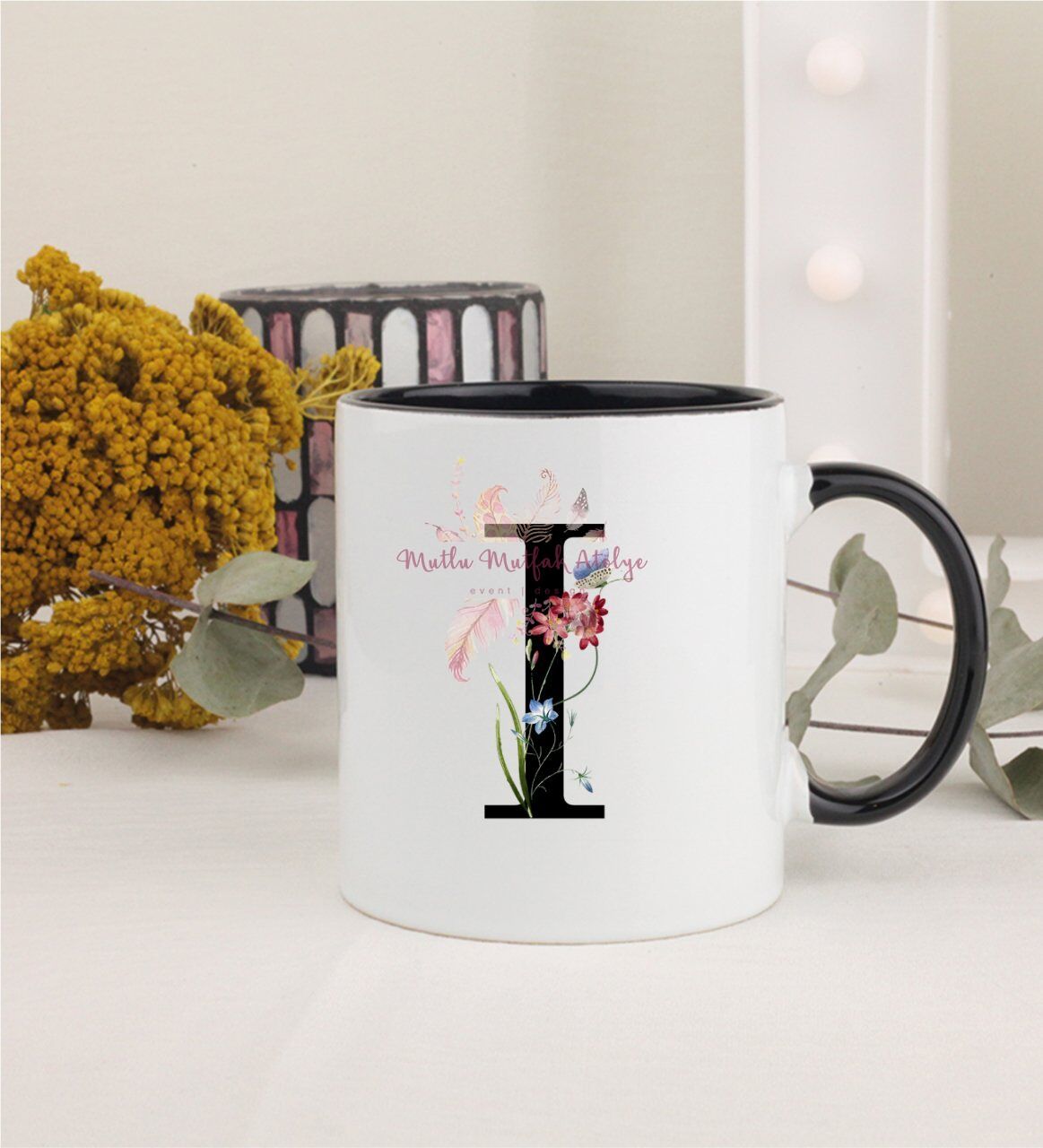 I Harfi Çiçek Desenli Siyah Kupa Bardak