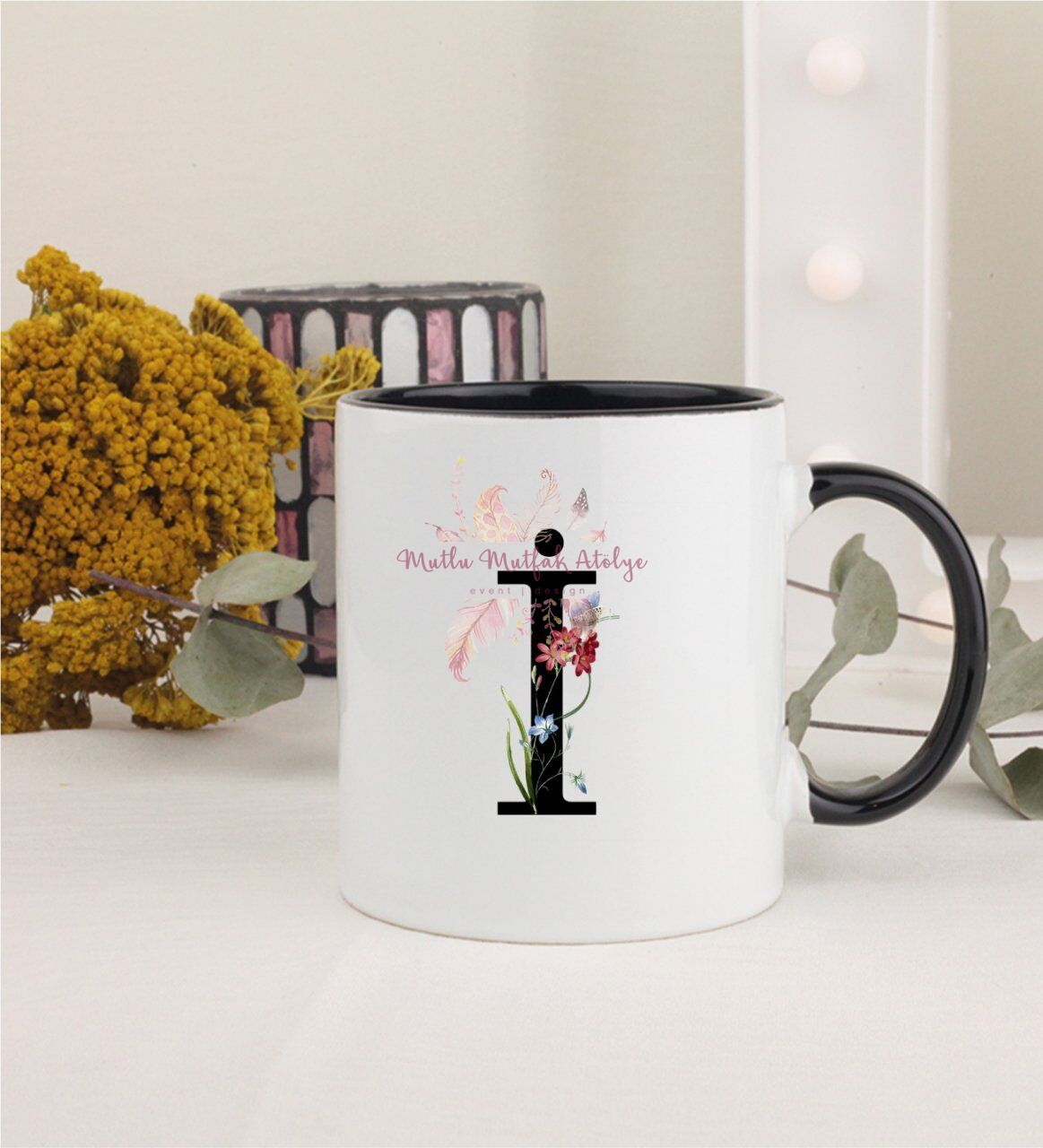 İ Harfi Çiçek Desenli Siyah Kupa Bardak