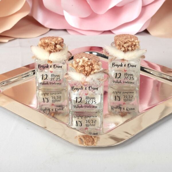 Hediyelik Deniz Kabuklu Çiçekli Kare Şişeli Jel Mum