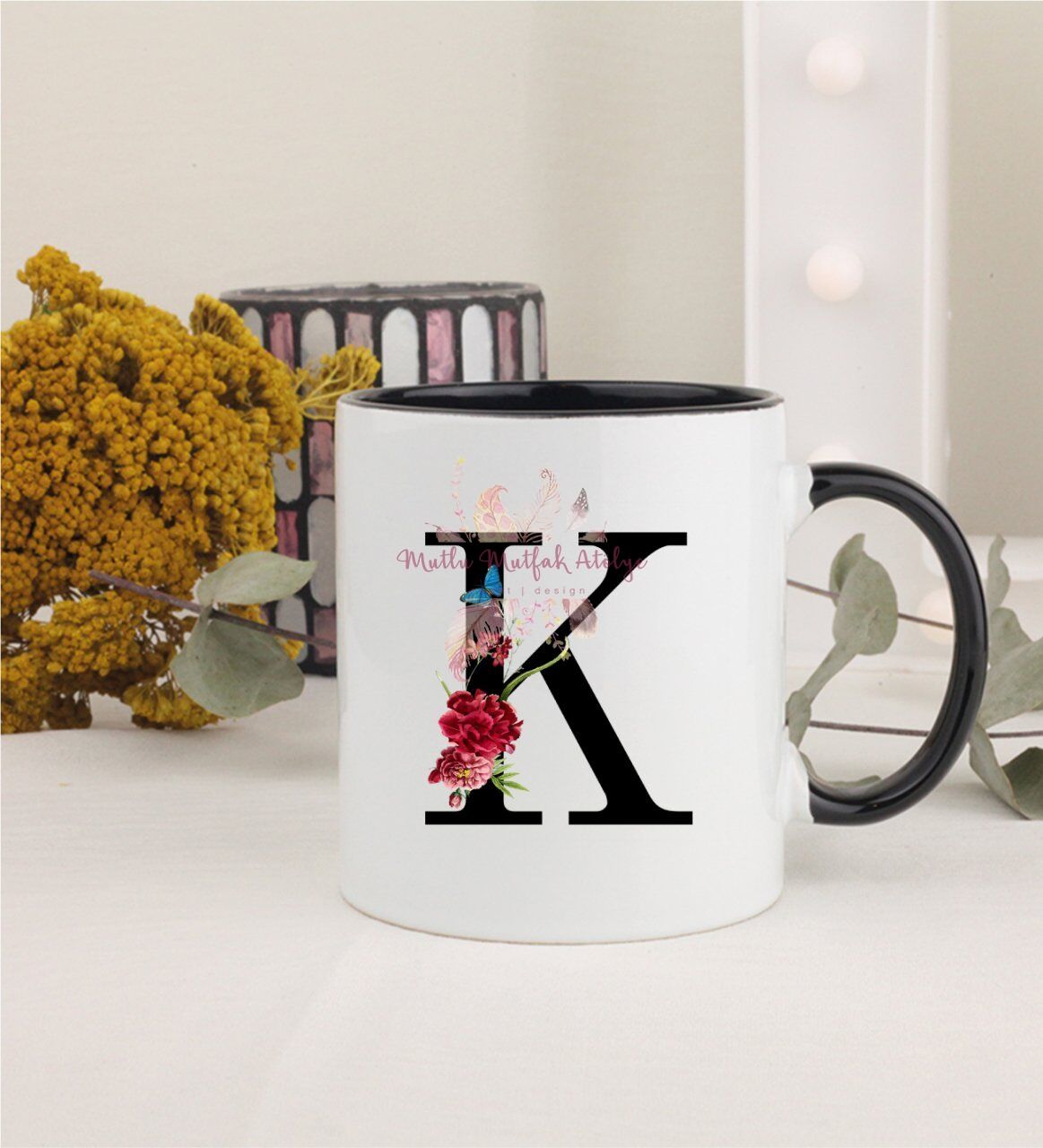 K Harfi Çiçek Desenli Siyah Kupa Bardak