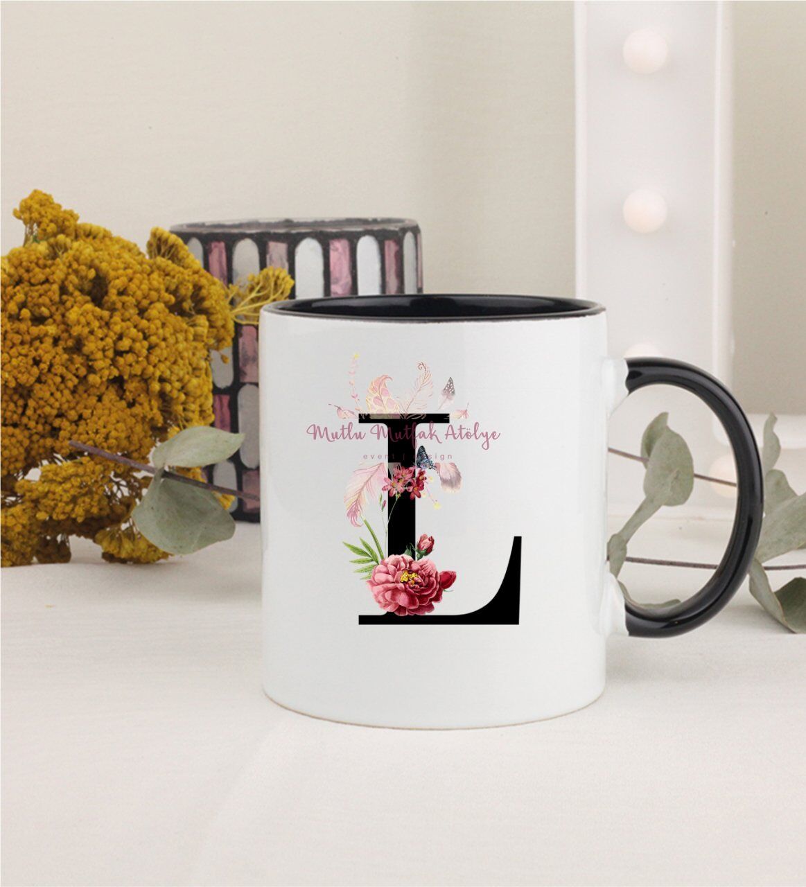 L Harfi Çiçek Desenli Siyah Kupa Bardak