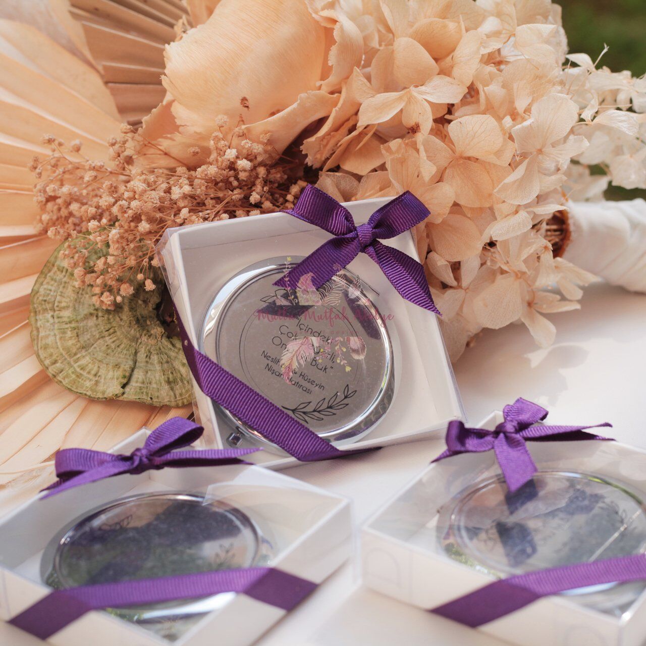 Hediyelik Kutulu Kapaklı Ayna