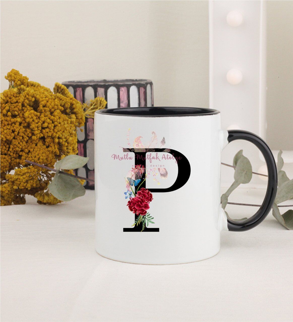 P Harfi Çiçek Desenli Siyah Kupa Bardak