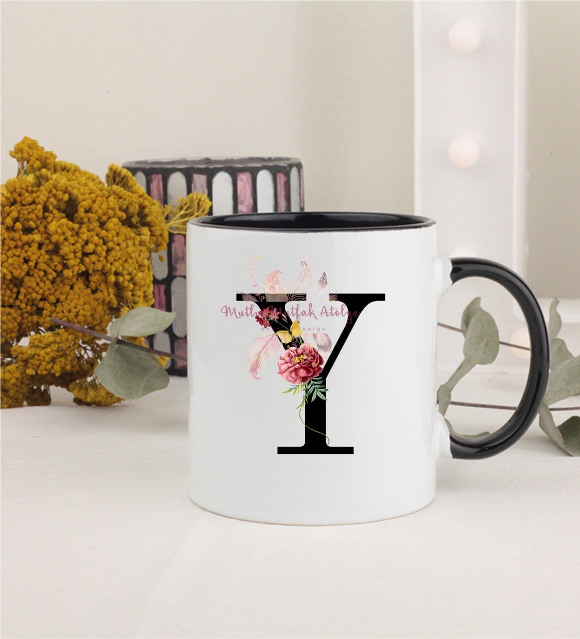 Y Harfi Çiçek Desenli Siyah Kupa Bardak