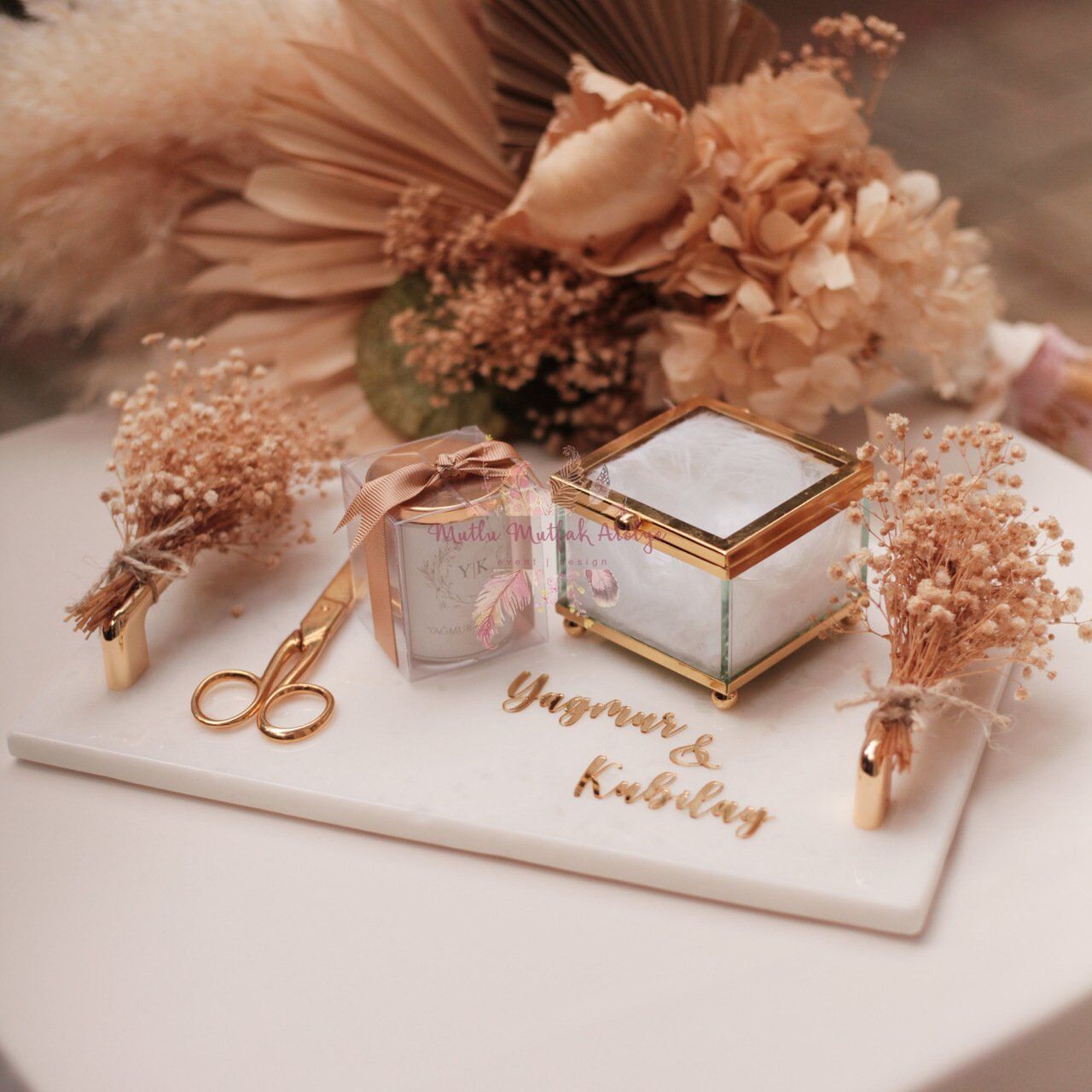 Kapaklı Kokulu Mum(30 Ad.) Çiçekli İsimli Mermer Tepsi Hediye Seti