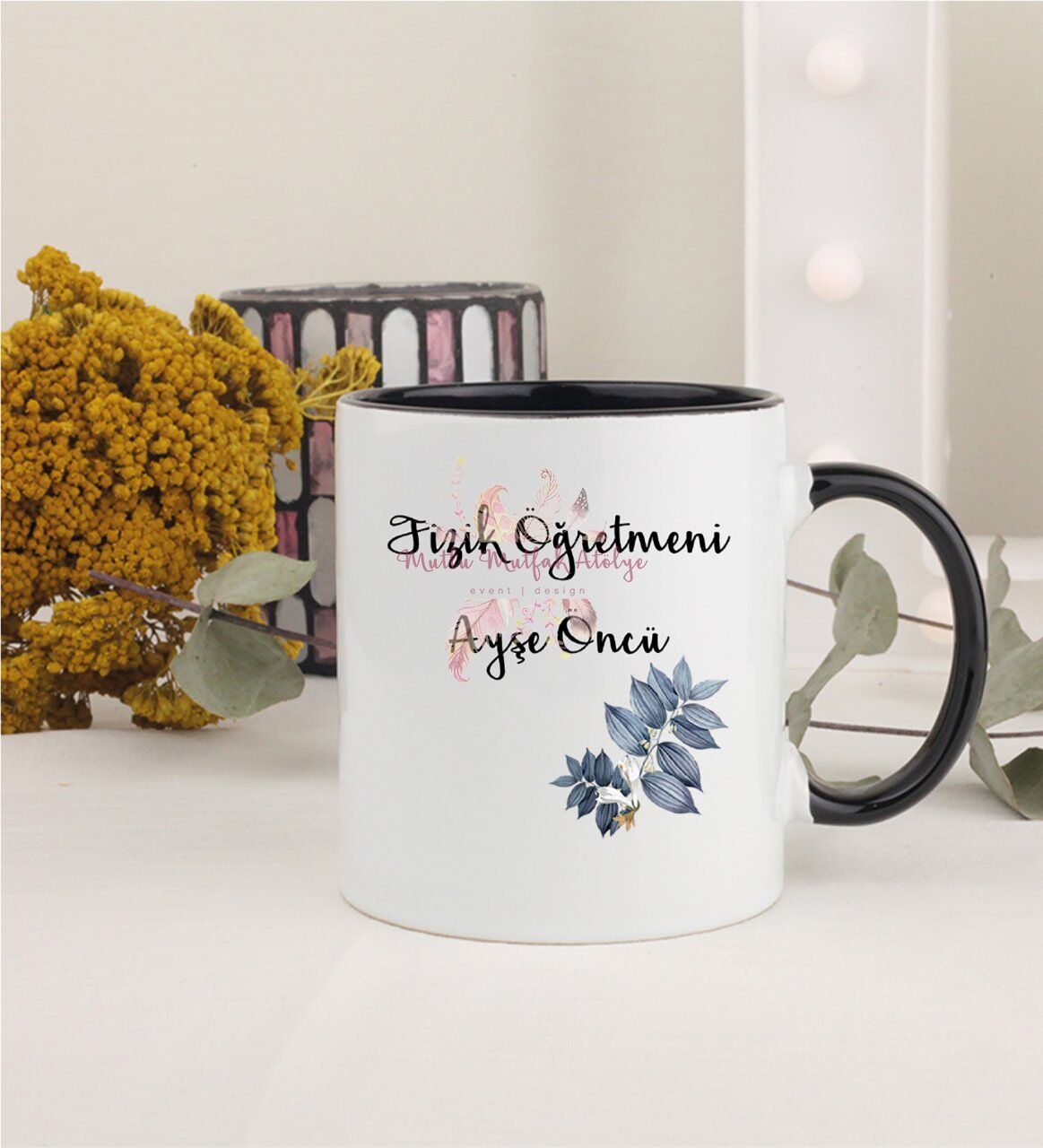 Kişiye Özel Öğretmenler Günü Hediyesi İsimli Çiçek Motifli Meslek Siyah Kupa Bardak