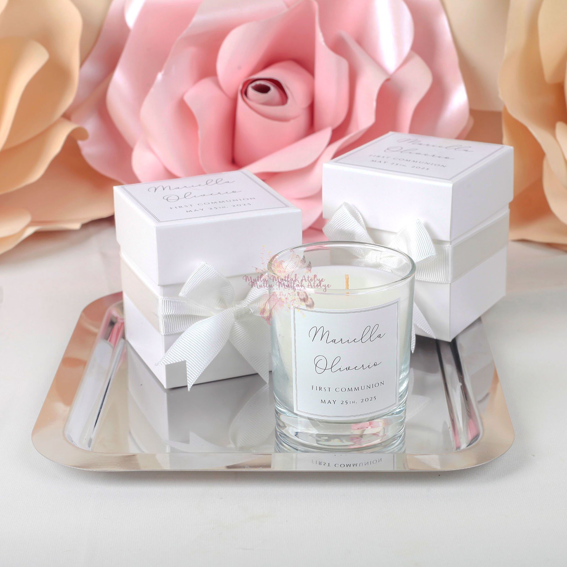 Büyük Boy Kare Kutulu Vanilya Kokulu Mum – Özel Günler ve Hediyelik İçin Şık Seçenek