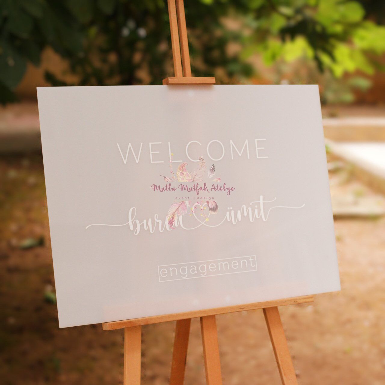 Beyaz Buzlu Görünümlü Karşılama Panosu