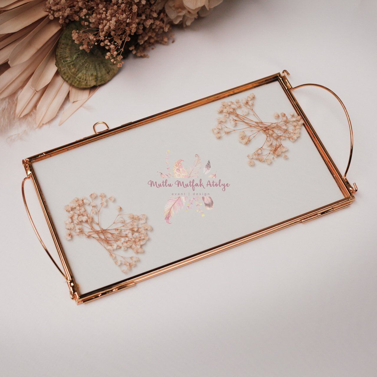 Gold Çerçeveli Çiçekli Cam Tepsi