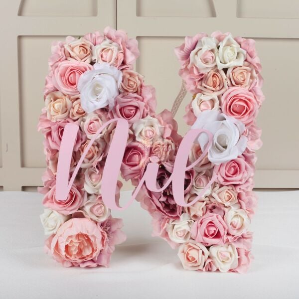 Kişiye Özel Harfli Çiçekli Kapı Süsü – Bebek ve Hastane Odası İçin