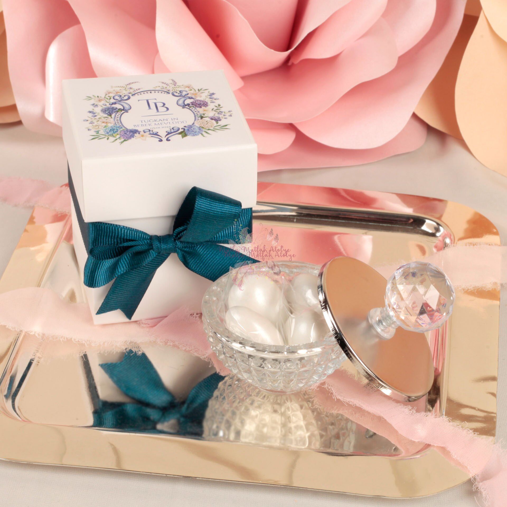 Kalın Kutulu Valonia Çikolata Kaplı Draje – Özel Günler İçin Şık İkramlık