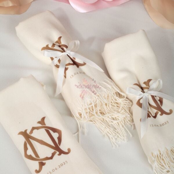 Hediyelik Kişiye Özel Harf Baskılı Ekru Şal