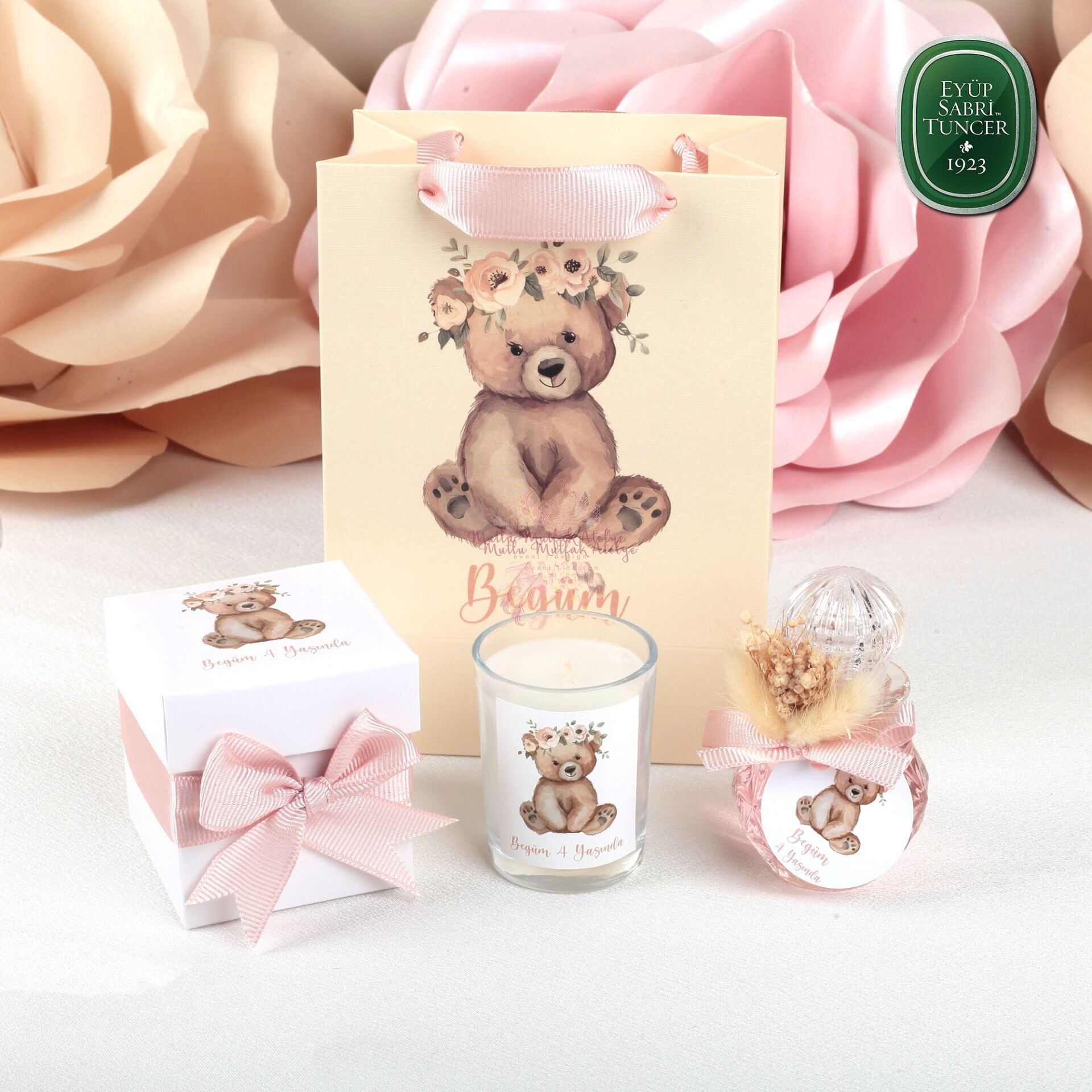 Hediyelik Ayıcık Figürlü Cam Şişe Kolonya ve Vanilya Kokulu Mum Seti