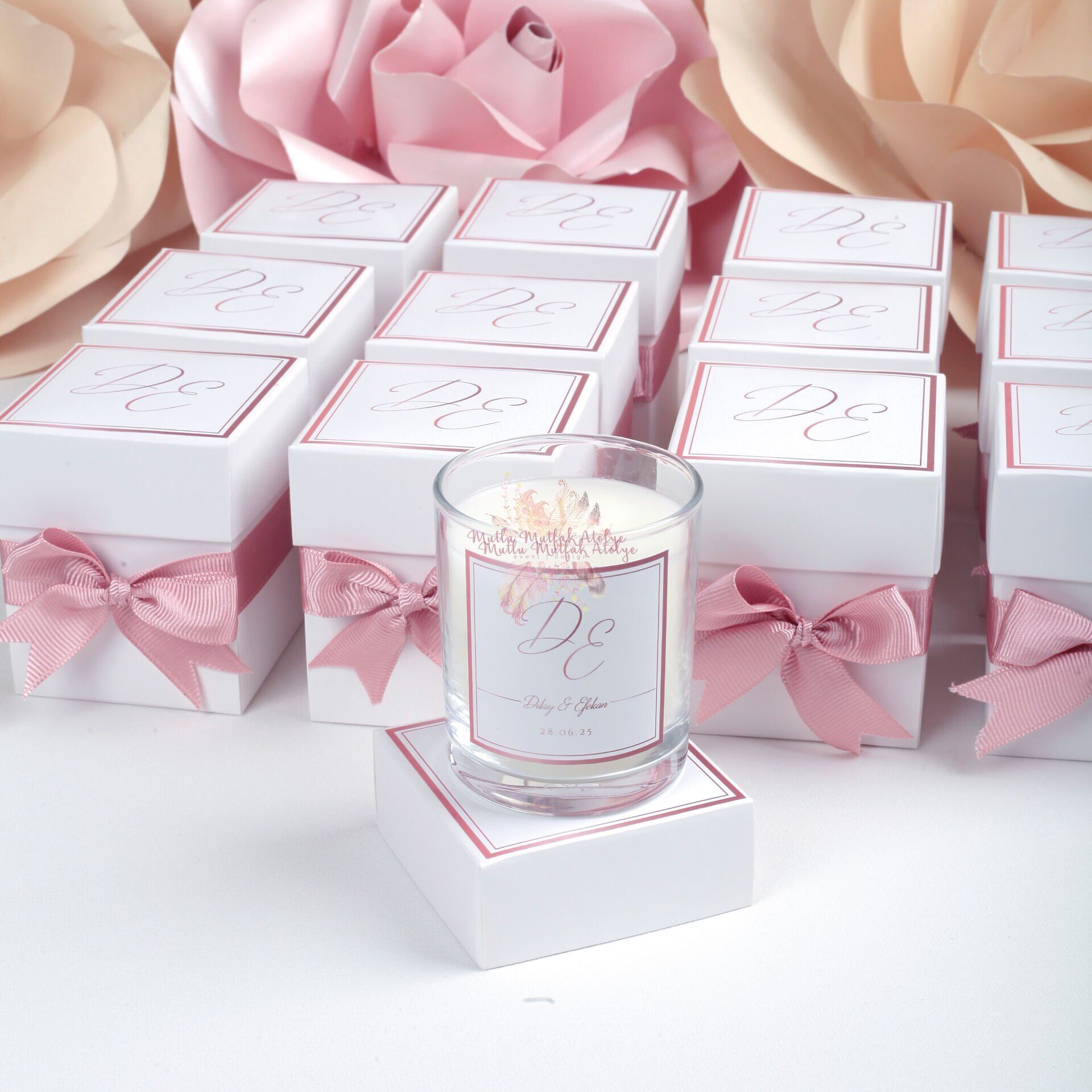 Büyük Boy Kare Kutulu Vanilya Kokulu Mum – Özel Günler İçin Hediyelik