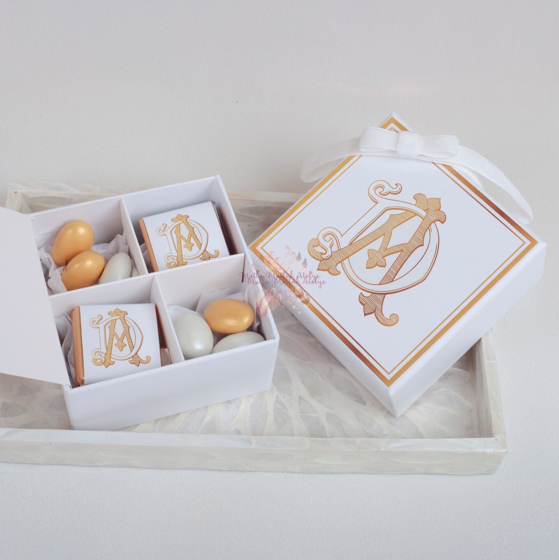 Kadife Kurdeleli 4 Bölmeli Çikolata ve Draje Kutusu – Nişan, Düğün, Doğum Günü Hediyeliği