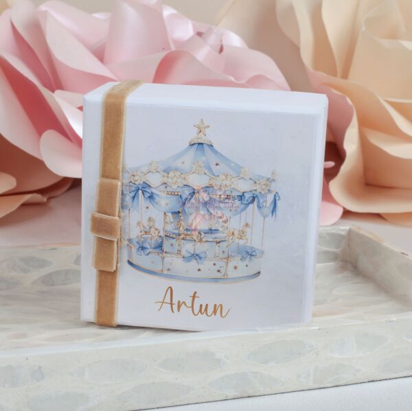 Kadife Kurdeleli 4 Bölmeli Çikolata ve Draje Kutusu – Yenidoğan Bebek ve Doğum Günü Hediyeliği