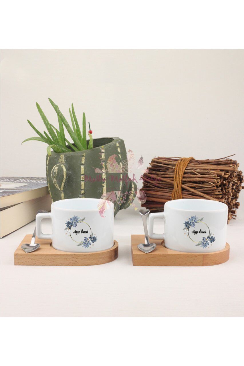 Kişiye Özel Öğretmenler Günü Hediyesi İsimli Çiçek Motifli  İkili Ahşap Altlıklı Fincan
