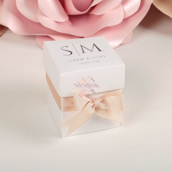 Büyük Boy Kare Kutulu Kapaklı Vanilya Kokulu Mum – Özel Günler İçin Hediyelik