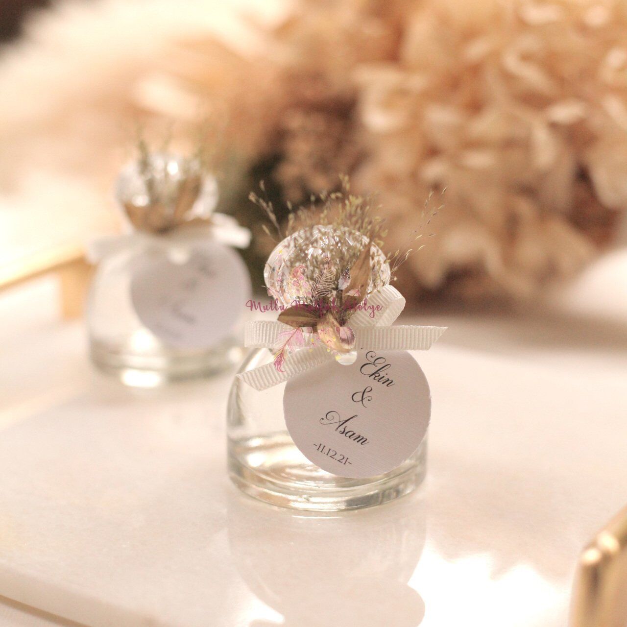 Yuvarlak Kesme Cam Şişe Çiçek Süslemeli Hediyelik Kolonya 2