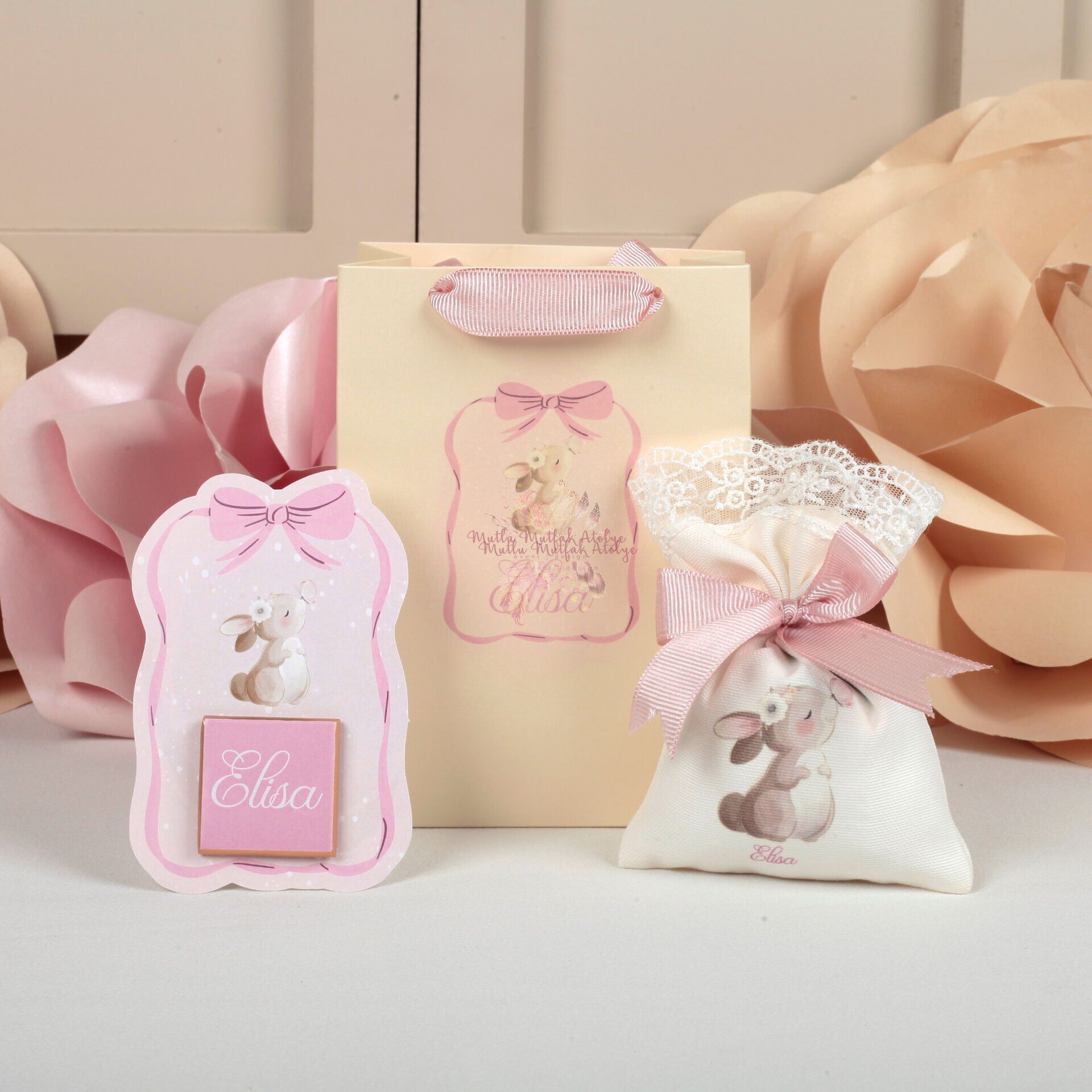 Tavşan Konseptli Yenidoğan Bebek Hediyelik Seti – Lavanta Kesesi, Çikolata ve Özel Çanta