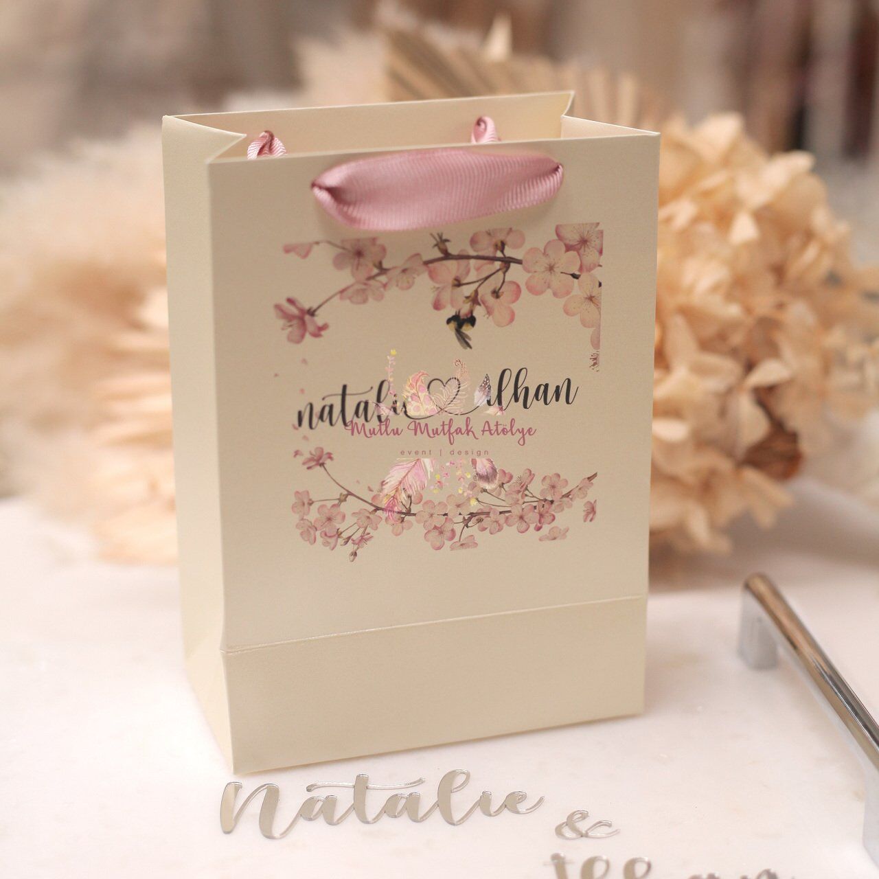 Çiçek Desenli Baskılı Karton Çanta