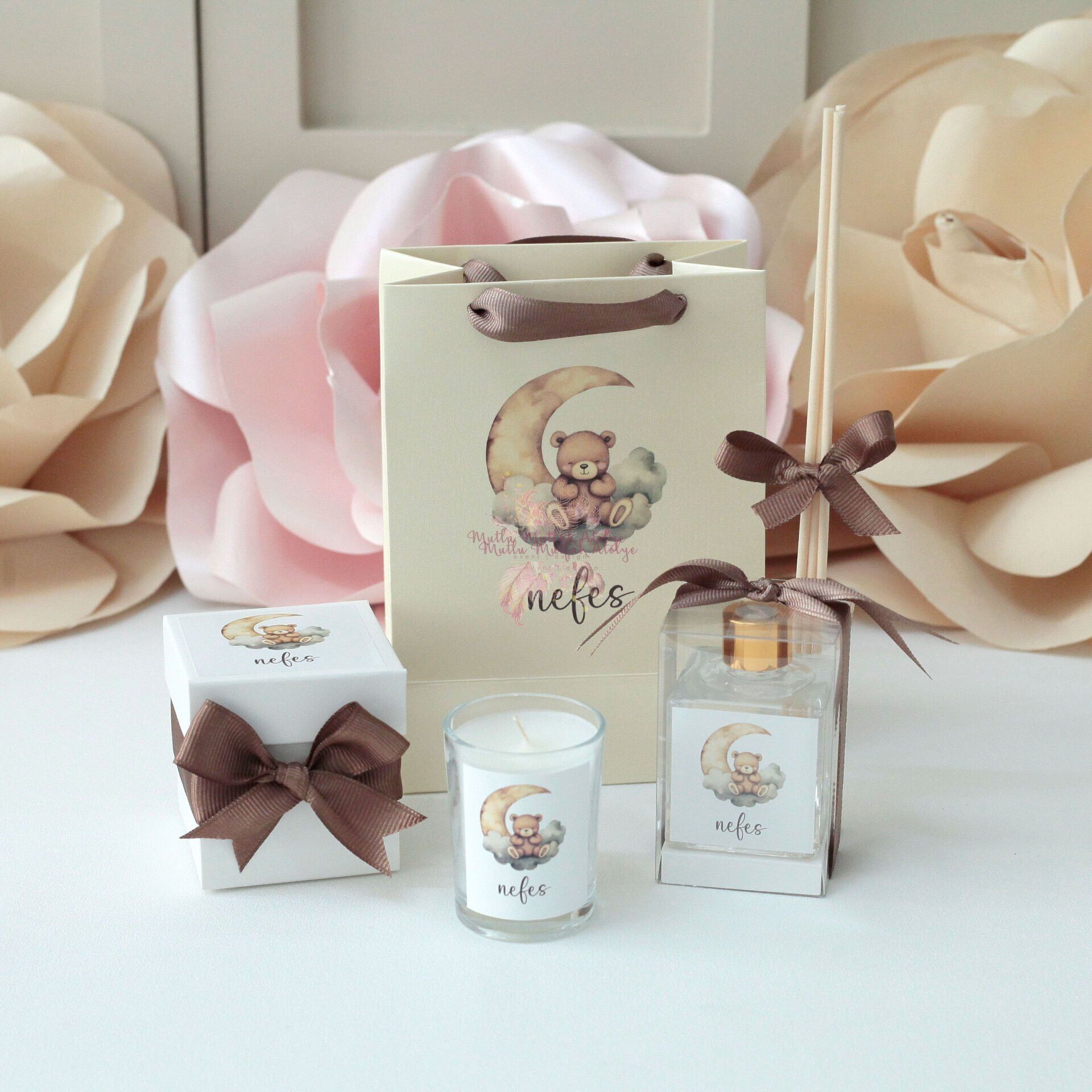 Ayıcık Konseptli Kokulu Kutulu Mum, Oda Kokusu ve Baskılı Karton Çanta Hediye Seti