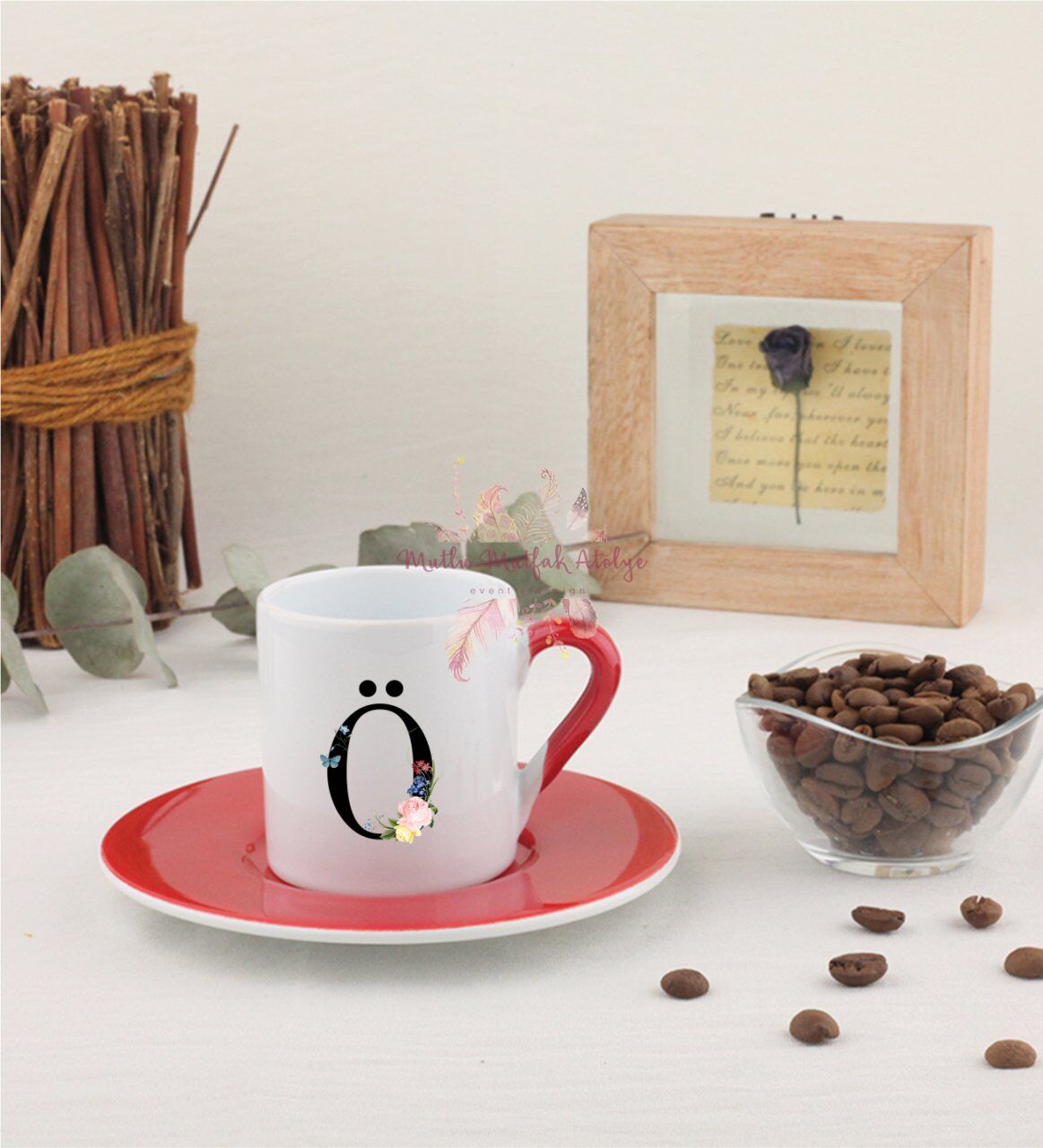 Ö Harfi Çiçek Desenli Kırmızı Türk Kahvesi Fincanı
