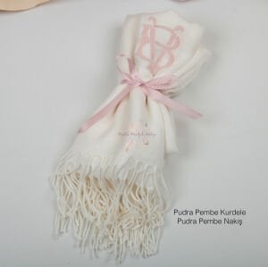 Kişiye Özel Nakışlı Şal – İsimli, Harfli, Hediyelik Şal | Düğün, Nişan, Söz ve Baby Shower Hediyesi