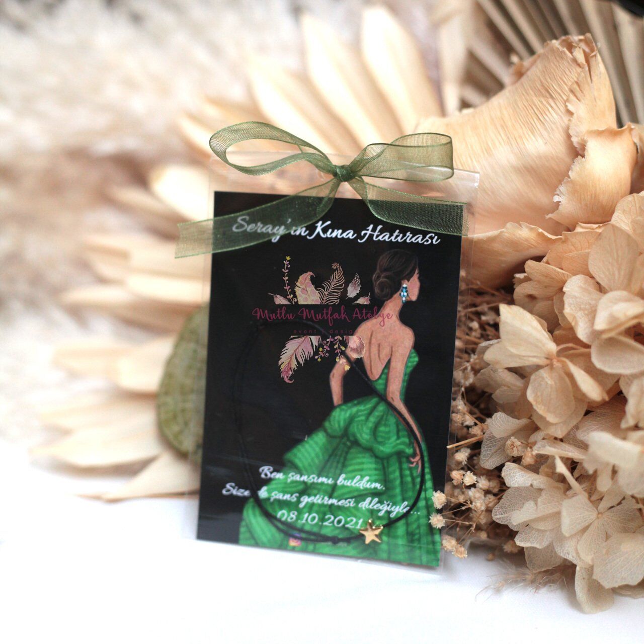 Hediyelik Şans Bilekliği Yeşil Elbiseli Kız Kına İstiyorum