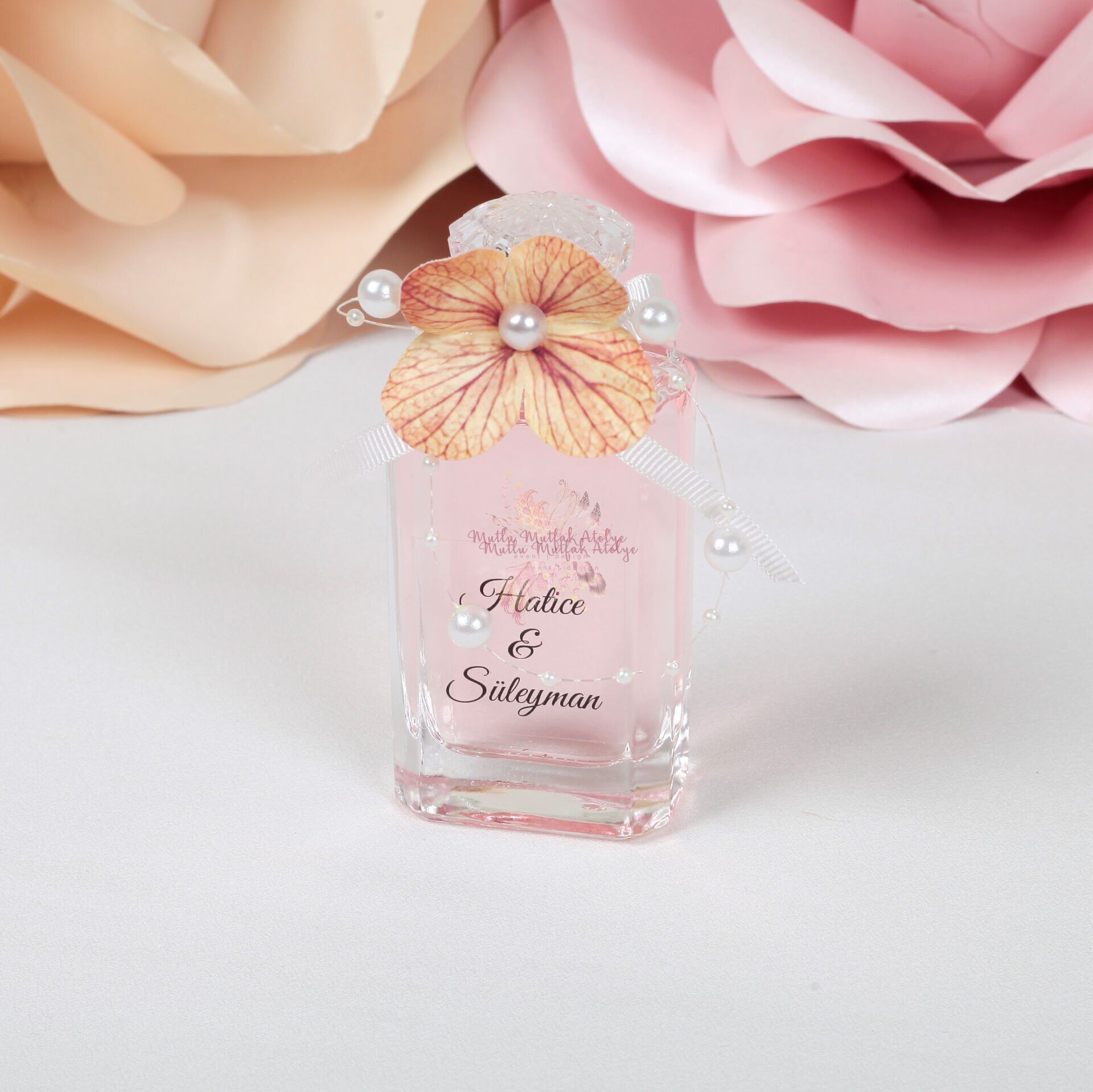 İncili ve Çiçek Süslemeli Söz Nişan Bebek Hediyeliği Eyüp Sabri Tuncer Kolonya