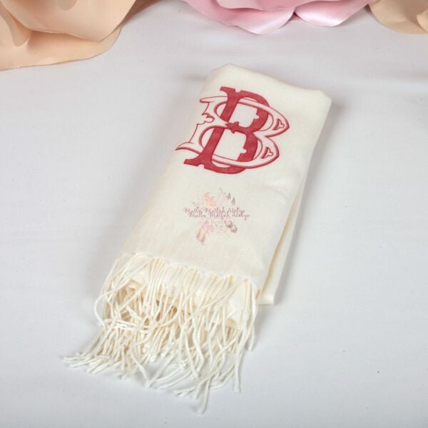 Kişiye Özel Baskılı Şal – İsimli & Harfli Hediyelik Şal | Düğün, Nişan, Söz ve Baby Shower