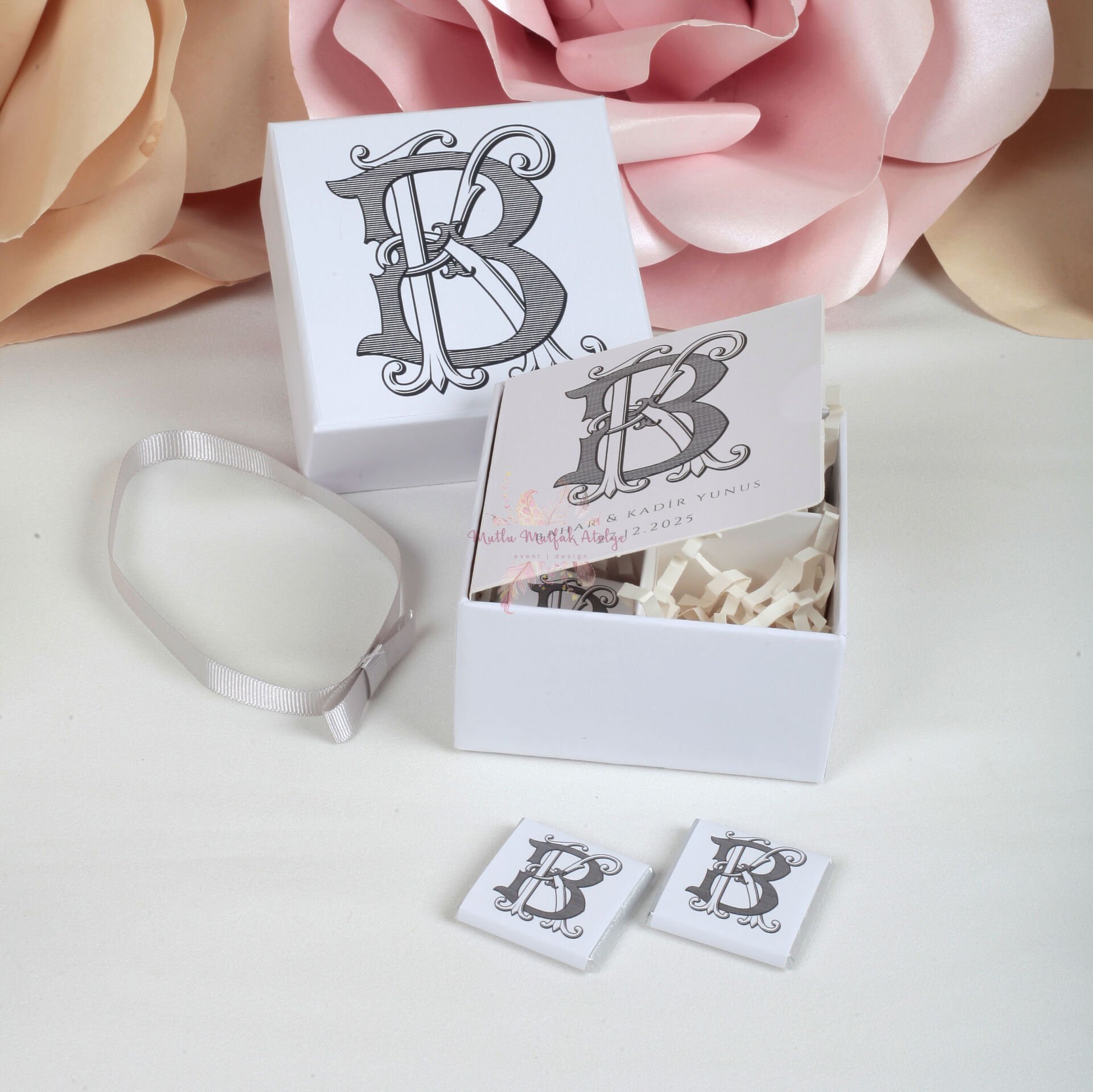 Kurdeleli 4 Bölmeli Çikolata Kutusu – Nişan, Düğün, Doğum Günü Hediyeliği