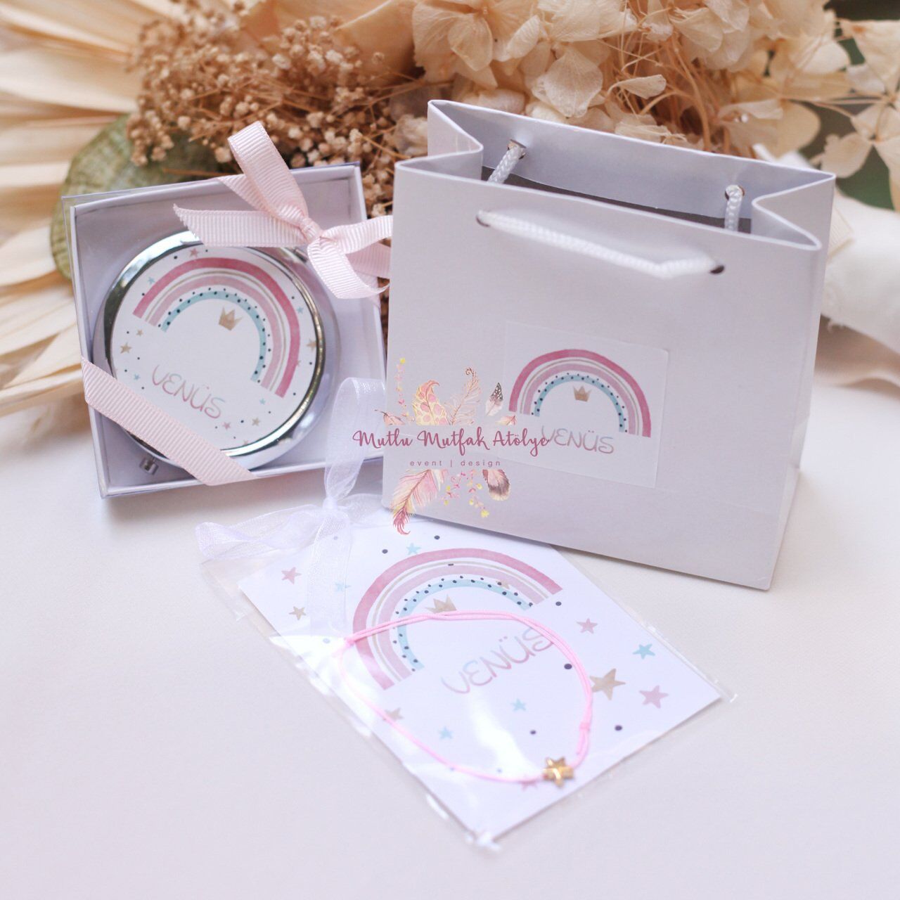 Hediyelik Ayna Karton Çanta ve Şans Bilekliği Seti Yenidoğan Bebek, Doğum Günü