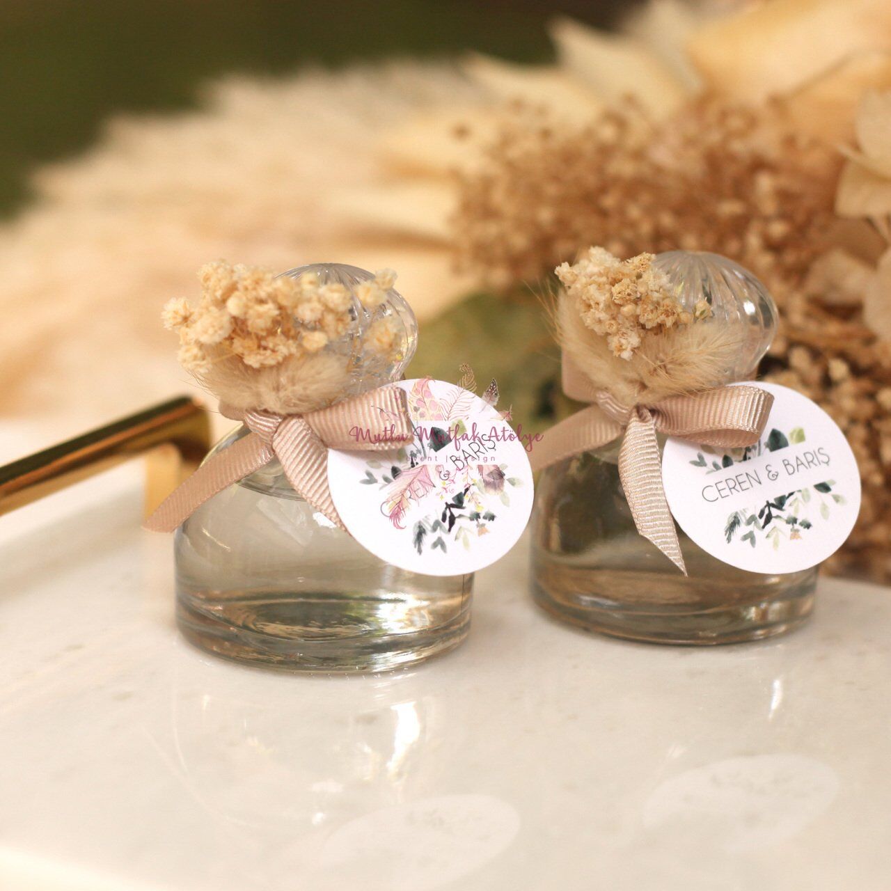 Yuvarlak Cam Şişe Çiçek Süslemeli Eyüp Sabri Tuncer Hediyelik Kolonya