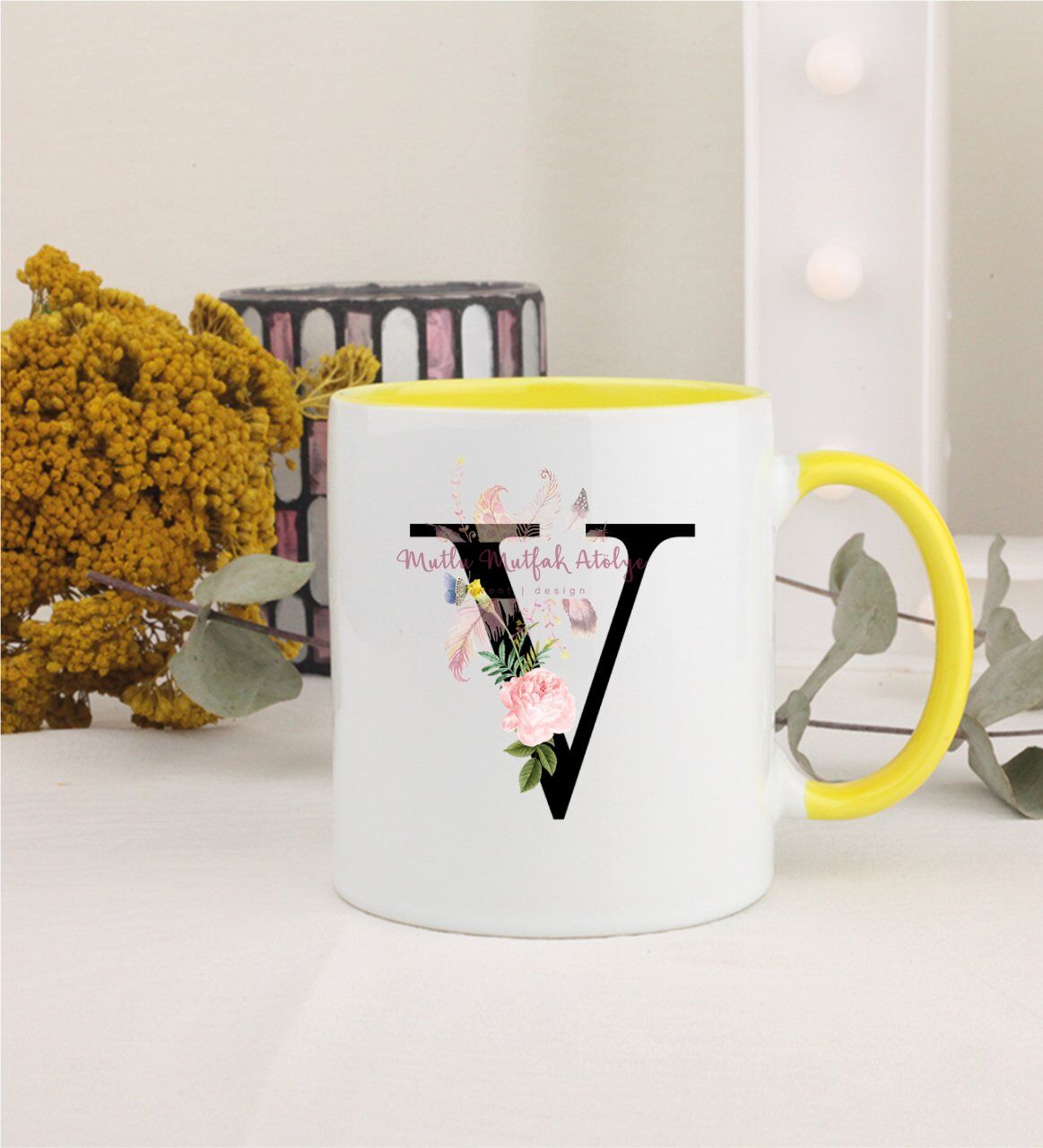 V Harfi Çiçek Desenli Sarı Kupa Bardak
