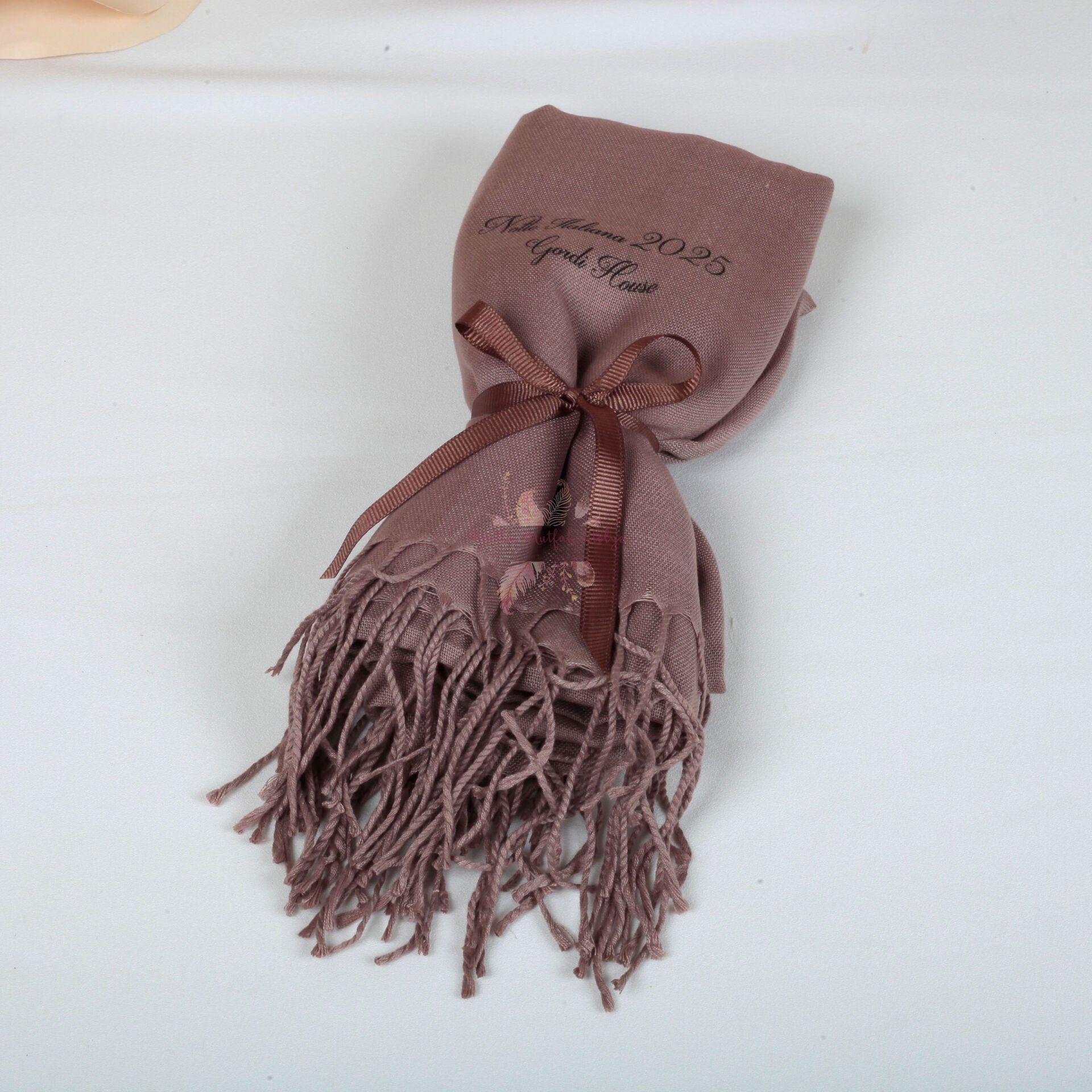 Kişiye Özel Baskılı Şal – İsimli & Harfli Hediyelik Şal | Düğün, Nişan, Söz ve Baby Shower