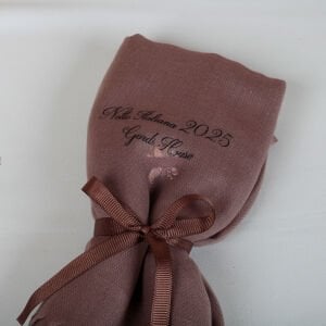 Kişiye Özel Baskılı Şal – İsimli & Harfli Hediyelik Şal | Düğün, Nişan, Söz ve Baby Shower