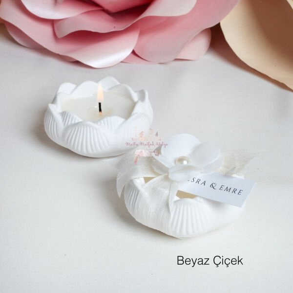 Kişiye Özel Vanilya Kokulu Çiçek Süslemeli Lotus Beton Mum