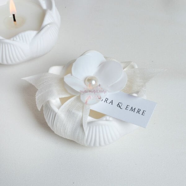 Kişiye Özel Vanilya Kokulu Çiçek Süslemeli Lotus Beton Mum