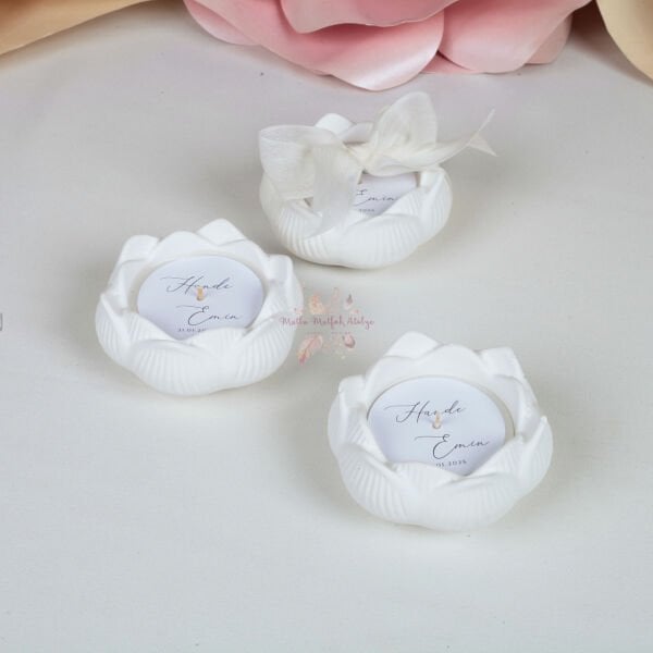 Kişiye Özel İsim Kartlı Vanilya Kokulu Lotus Beton Mum